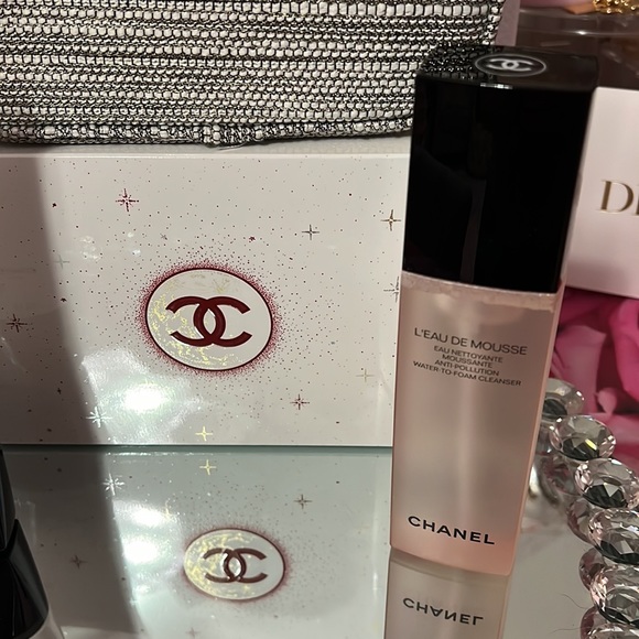 - 🖤⛄️🖤⛄️Chanel Routine Reset Holiday Set - Picture 3 of 8